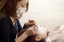 アイリストとは？ 仕事内容、必要な資格、技能検定、給料、将来性を解説