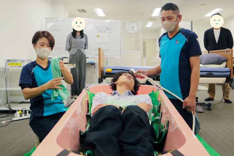 【体験レポ】訪問入浴には洗う以上の価値があった!利用者役でわかった“心地よさ”を生む技術