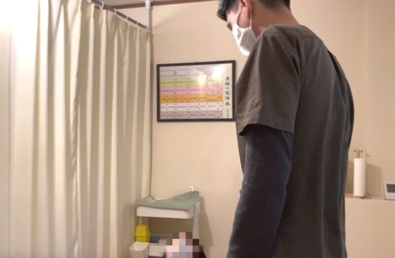 患者に声掛けする久保さん