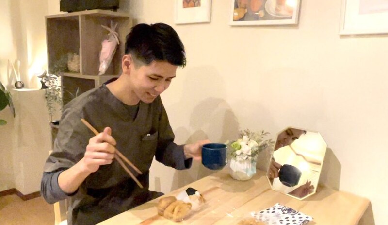 昼食中の久保さん