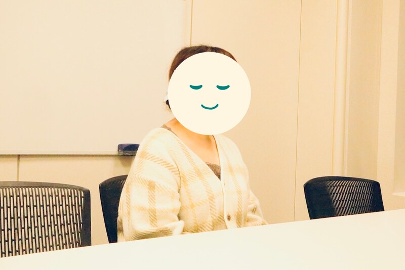 インタビュー中のYさん