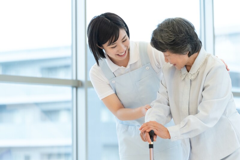介護職員初任者研修とは 働きながら取るには？ 試験や講習も解説
