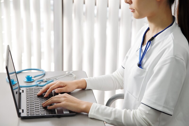 新薬の開発に携わるCRA、CRO、CRCとは？それぞれの概要を解説します_KV