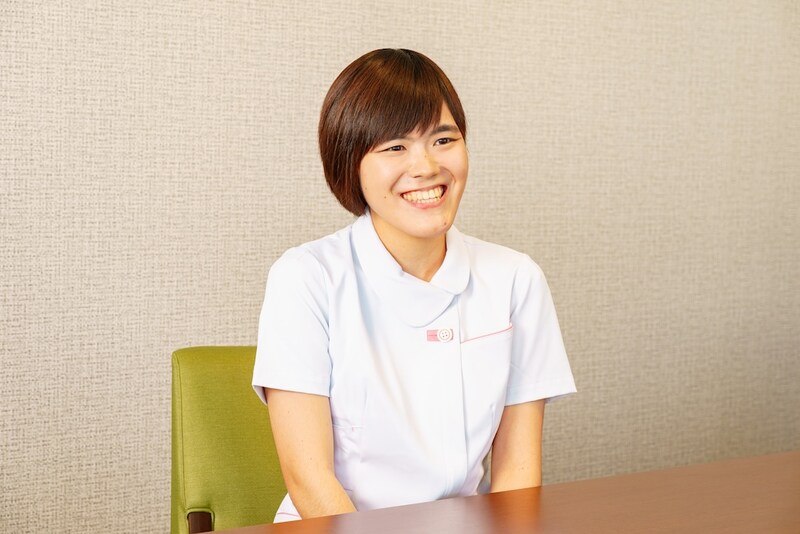 インタビューにこたえる堂原さん