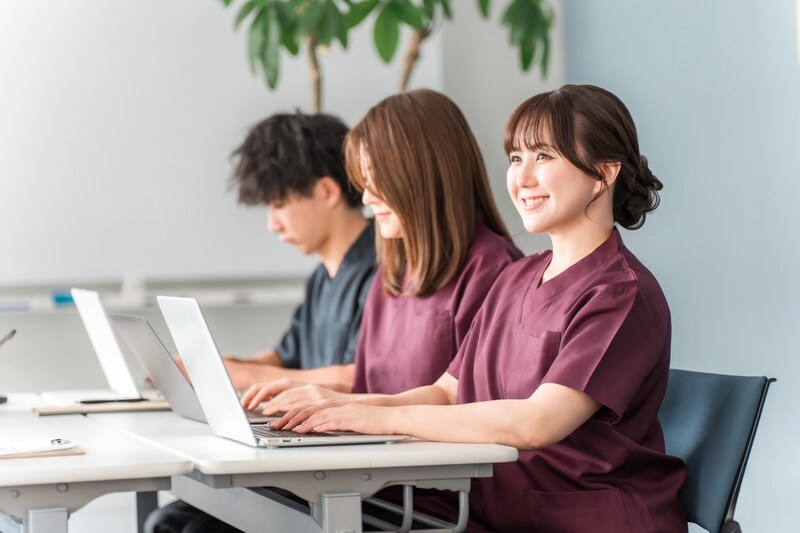看護師資格で広がるキャリア！臨床以外の8職種と転職要件を紹介_KV