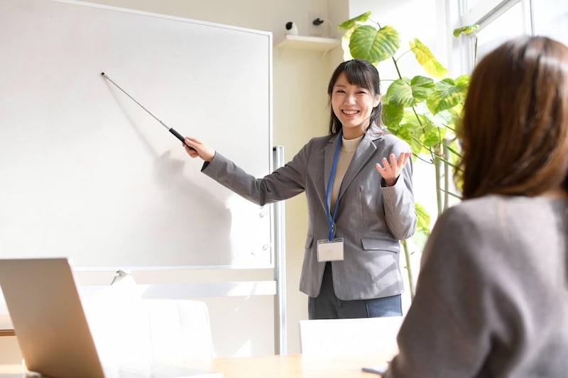 【2025年10月】学ぶための休暇でお金がもらえる?教育訓練休暇給付金の対象者と講座、申請方法を解説_KV