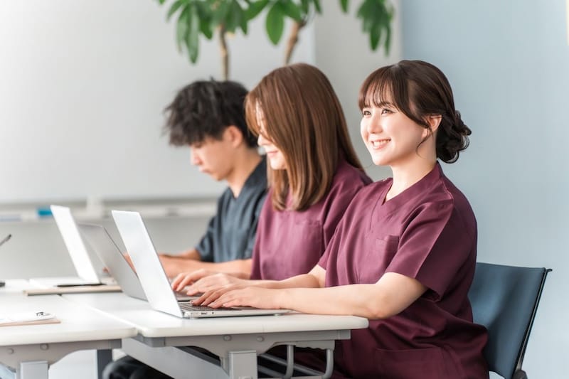 看護師資格で広がるキャリア!臨床以外の8職種と転職要件を紹介_KV