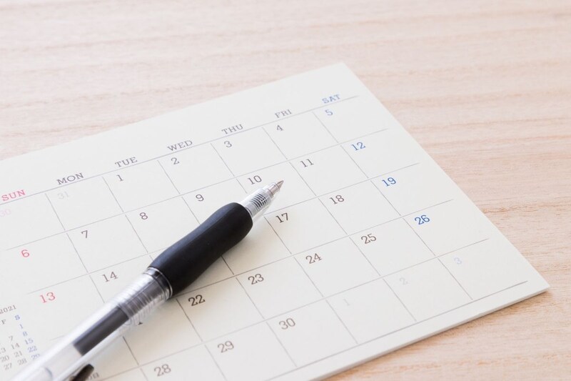 「4週8休制」とは?週休2日制との違いと注意点_KV