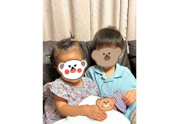 上のお子さんたちと赤ちゃんの、初めての3ショット。