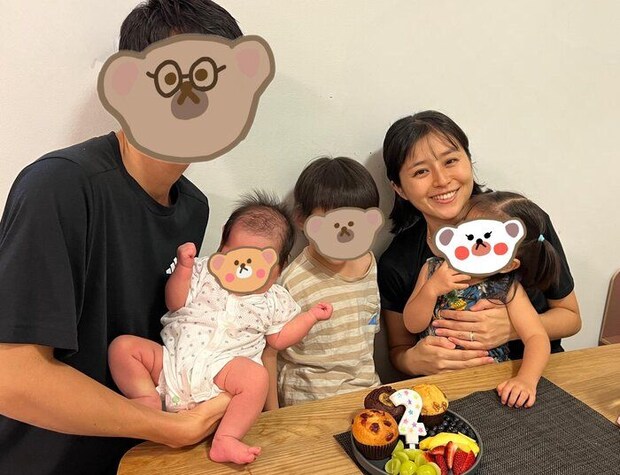 ちなみさん、パパ、3人のお子さんたちと5人家族での1枚。