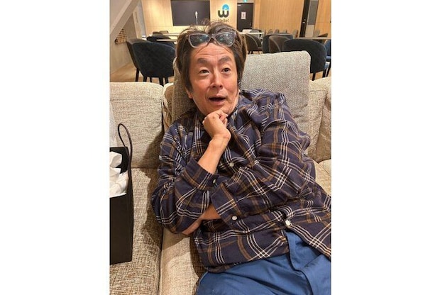 オフィスでくつろぐ、堀内さん。