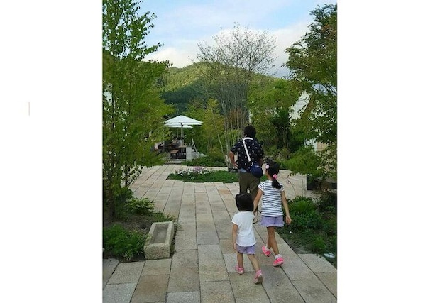 子どもたちが小さいころ、家族でお出かけをしているときの1枚。