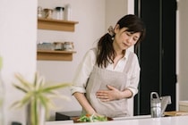 「1日は寝込むほど」「号泣、腹痛、頭痛、倦怠感」「不調でもワンオペで辛い」の声も。産後の生理はひどくなるってホント？