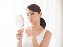 「気づいたらふっさふさ」「裸眼のまま剃ったら全眉なくなった」うっかりエピソード多数！顔のムダ毛処理は何日に1回している？