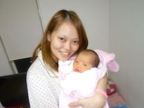 産後1カ月で肩や足首に原因不明の痛み…「起き上がることすらできなくなった」（リウマチ、がん、シングルマザー体験談）