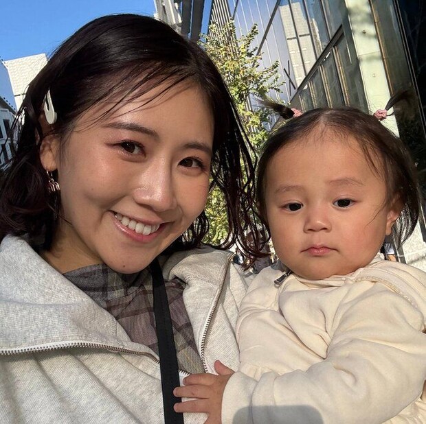 お買い物にお出かけ中の、西野さんとにこりちゃん。