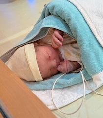 予定日超過・緊急帝王切開での出産。赤ちゃんと会うことが何よりのモチベーションに【たまひよ 出産体験談】