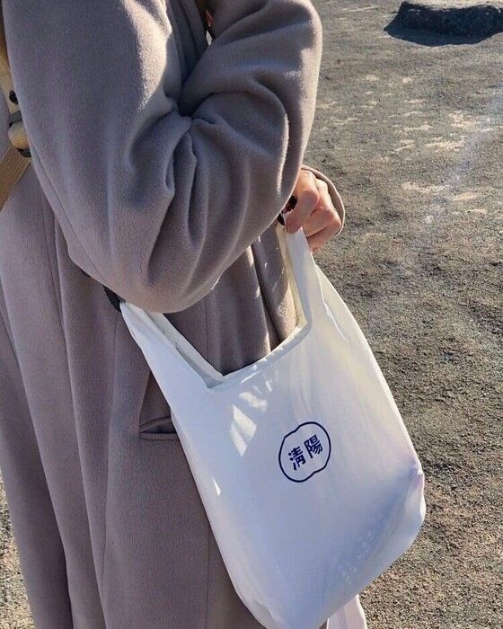 【3COINS】知ってる? 両手が開く最新「バッグ吊下げアイテム」