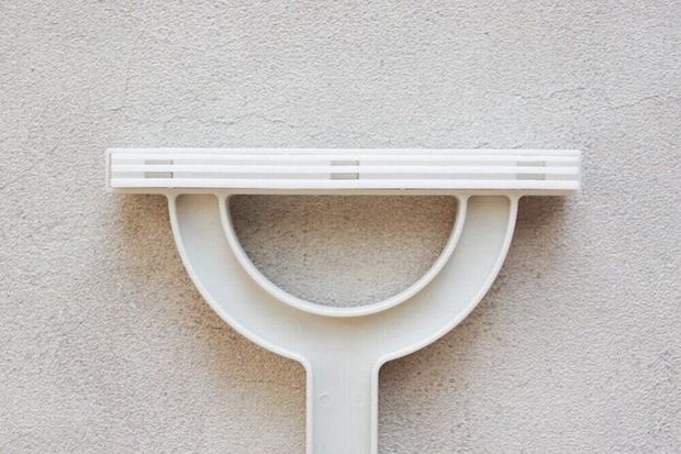 【Seria】“お気に入りの洋服、まだ着たい”にこたえる！100均で買えるバズりアイテム