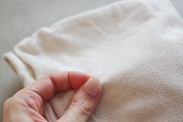 【Seria】“お気に入りの洋服、まだ着たい”にこたえる！100均で買えるバズりアイテム