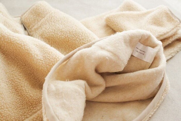 【Seria】“お気に入りの洋服、まだ着たい”にこたえる！100均で買えるバズりアイテム