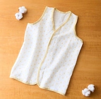 【豪華付録】こども ビームス「やわらかコットンスリーパー」が1冊に1つついてくる『初めてのひよこクラブ』春号が発売中！