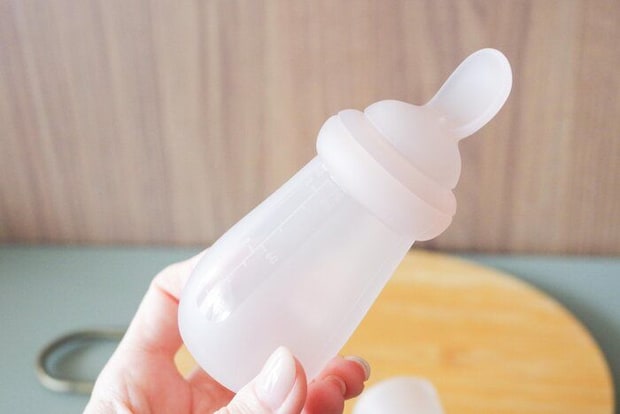 【3COINS】離乳食デビューに！片手でスイスイこぼさずに食べさせられる便利グッズ