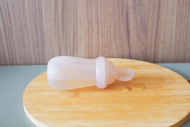 【3COINS】離乳食デビューに！片手でスイスイこぼさずに食べさせられる便利グッズ