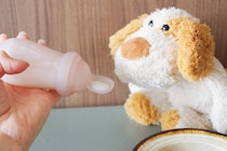 【3COINS】スプーンとお皿が一体に！お皿がひっくり返る心配もない？！ 離乳食のお役立ちグッズ