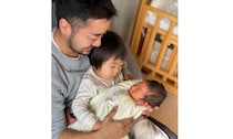 「願うことすらしない未来だった」元女子高生トランスパパ、子2人、親3人、ジジババ6人でするチーム育児