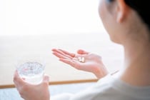 【医師監修】妊娠中に葉酸サプリメントは飲んでもいい？それともダメ？