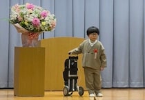 「呼吸するのが苦手なだけ」“動ける医ケア児”の息子は、保育園の卒園式では自分で酸素ボンベを持って登壇【先天性中枢性低換気症候群】