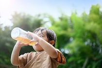 子どもの水分補給。衛生面ではスポーツドリンクより麦茶が要注意!? 暑い季節に衛生的に持ち歩く3つのコツとは？【専門家監修】