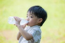 「ペットボトル症候群」って知っている？　暑い季節に要注意、2～5歳の子どもに気をつけたい飲み物