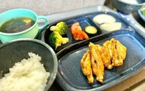 焼いて乗せるだけ！迷わない3区切りワンプレートで続けられる時短ごはん