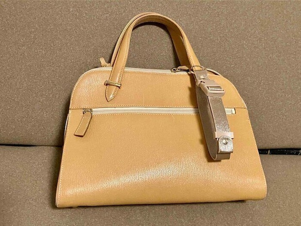 【3COINS】冬アウターも邪魔にならない！バッグに掛けて手ぶらでラクラク便利グッズ