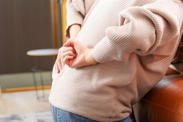 ただの「こり」だと思っていませんか？背中の痛みに隠れた危険な内臓トラブルを医師が解説