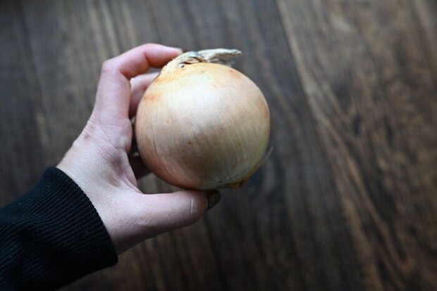 「中が傷んでいた!」を卒業!ハズレ玉ねぎを一瞬で見分けられる超カンタンなコツ