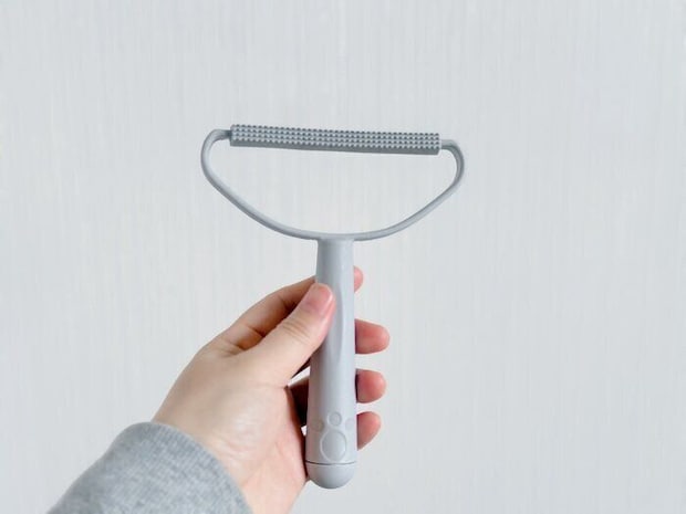 【キャンドゥ】買わなきゃ損！衣類やラグを長持ちさせる110円の万能ブラシ