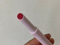 【ダイソー】220円でぷるぷる唇に⁉コスパ最高のスクラブ入りのリップクリームが優秀すぎた！