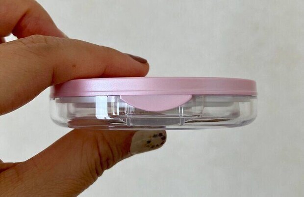 【ダイソー】飛ぶように売れてる！大人気のパウダーケースにパールピンク色が登場