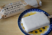 セブン人気の焼き菓子の食感を再現！？【セブンイレブン】クッキーナッツバーはアイスなのに食べ応えがすごい！
