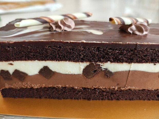 【コストコ】待ってました!今しか楽しめない濃厚チョコケーキ「タキシードケーキ」がおいしすぎる