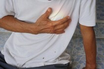 お風呂だけでなく、ゴミ出し時にも「ヒートショック」の危険性が!?冬場に多発するヒートショックの原因、起こしやすい人の特徴を医師が解説