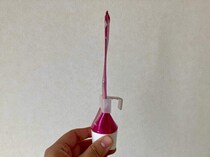 【セリア】最後まで絞れちゃう！フック付きの便利なチューブしぼりアイテム