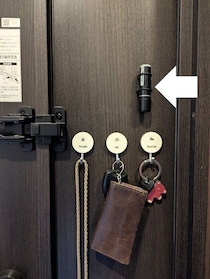 「どこ行った？」がなくなる！役立つ100均の浮かせる小物収納3選