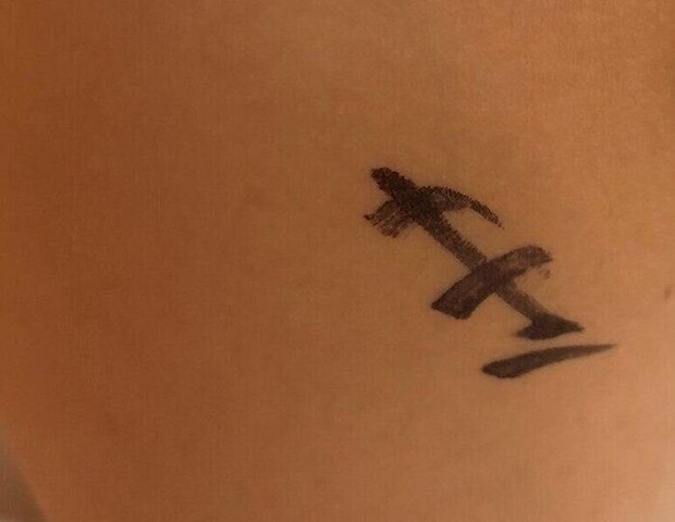 小3息子の腕にペンで書かれた謎のものを発見。何を書いたのか聞いたときの予想外の答えに「ナイスセンス」の声