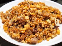 フライパンを振るのはNG!?チャーハンをお店の味に近づける意外な「ひと手間」