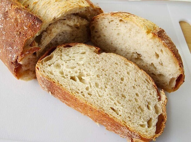 ベーカリー顔負け!【コストコ】にブラックペッパーとスイスチーズが香る超本格パンが登場しました