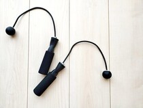 冬の運動不足を解消！家の中で飛べる『エア縄跳び』が本気で使える！